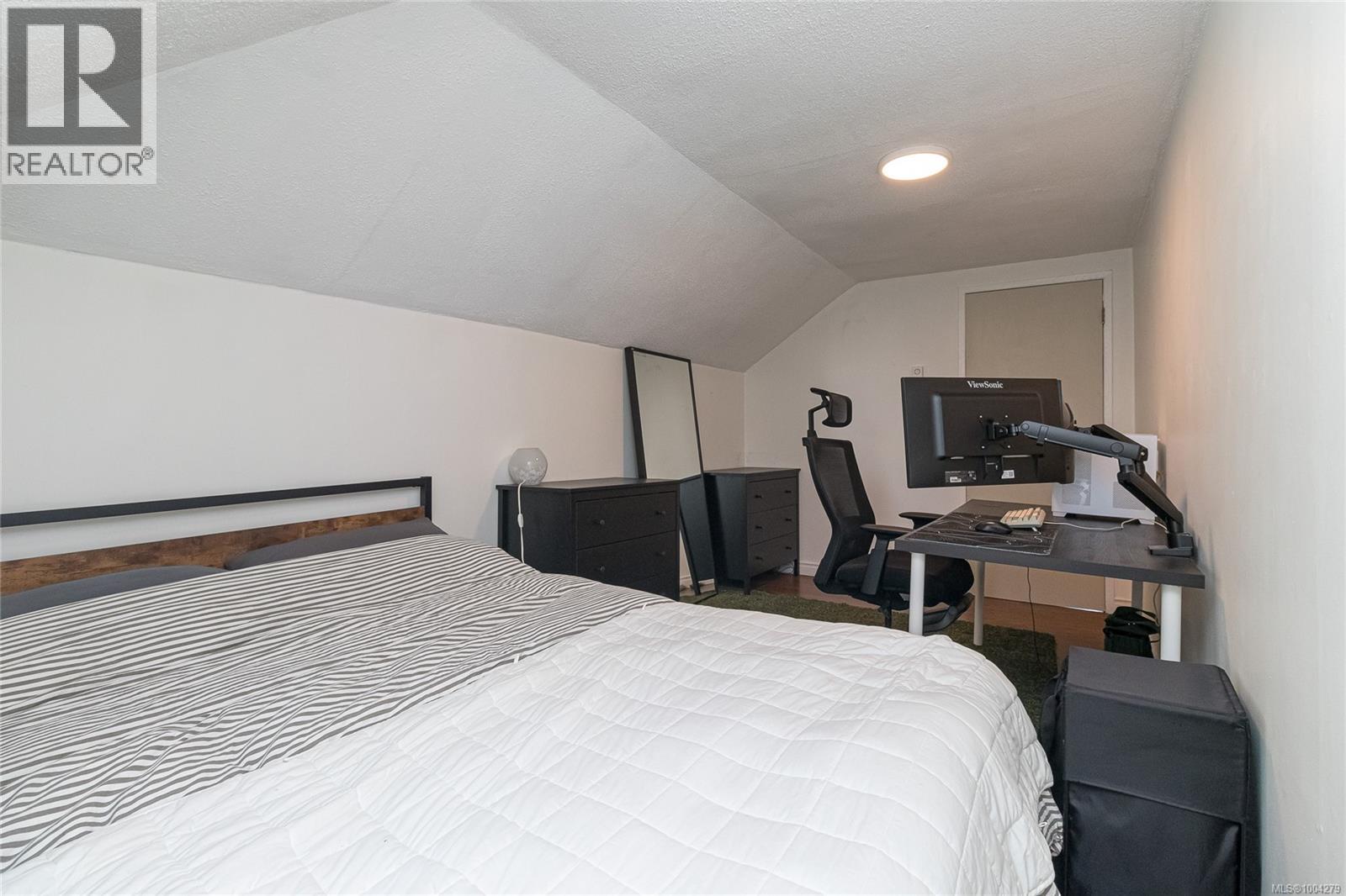 Photo 33 of 3184 Millgrove St, Saanich BC