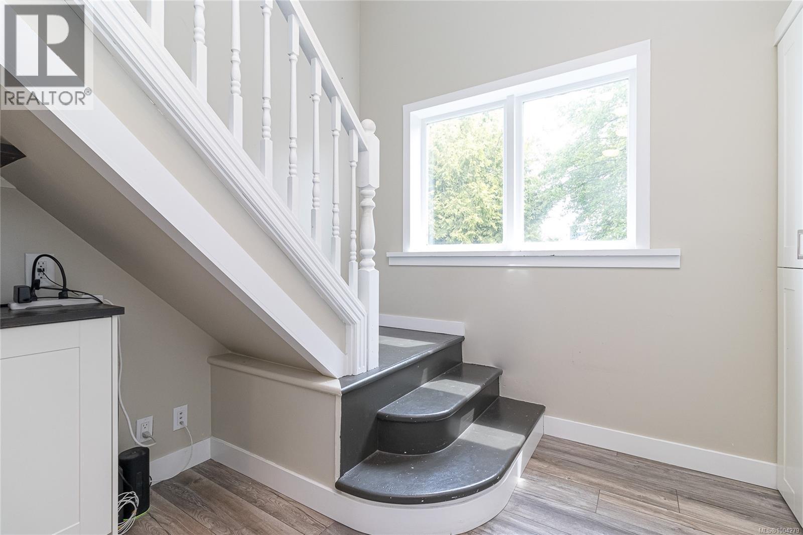 Photo 35 of 3184 Millgrove St, Saanich BC