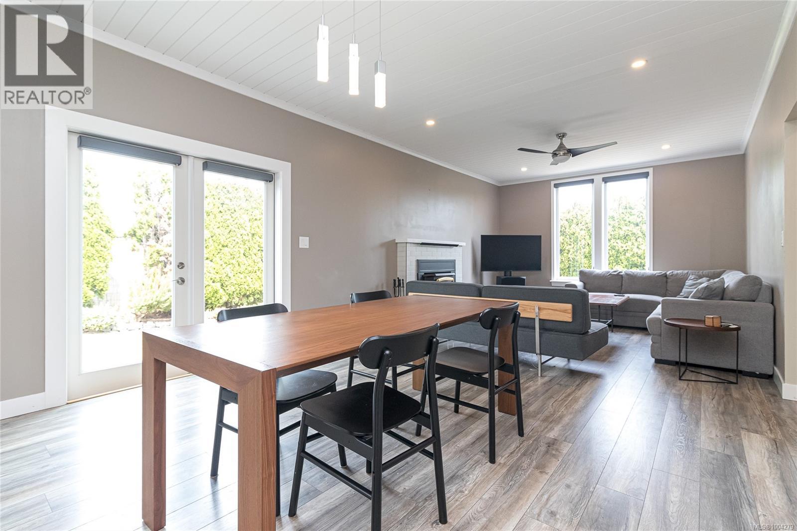Photo 12 of 3184 Millgrove St, Saanich BC
