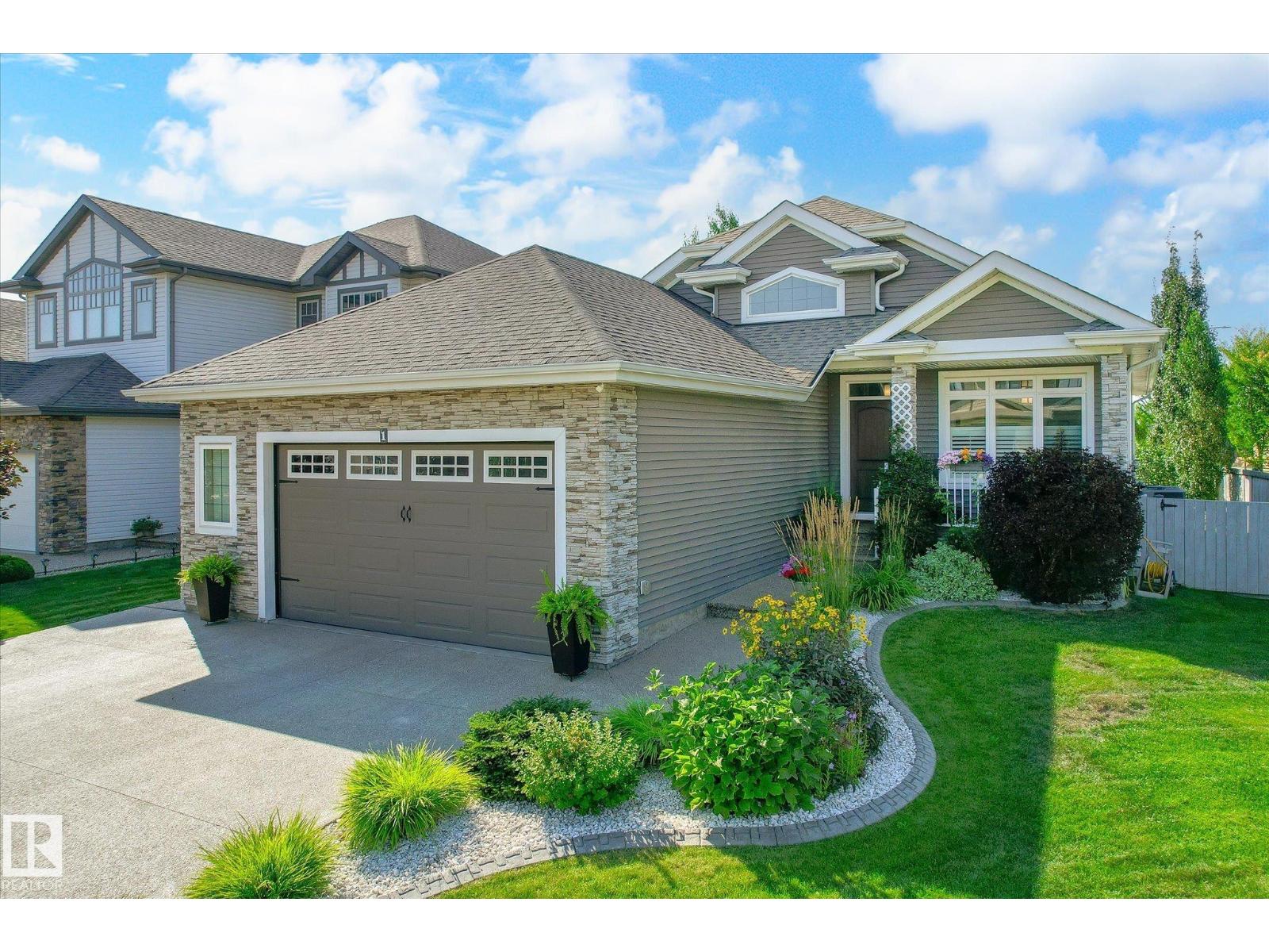 Photo 1 of 1 Lincoln Ga, Spruce Grove AB