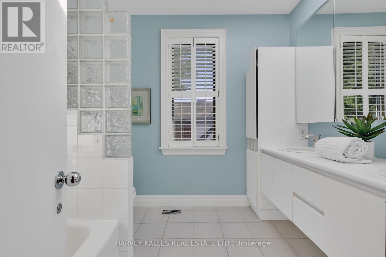 Photo 35 of 99 Bideford Avenue, Toronto ON