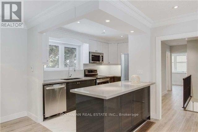 Photo 3 of 44 Tremont Crescent, Toronto ON
