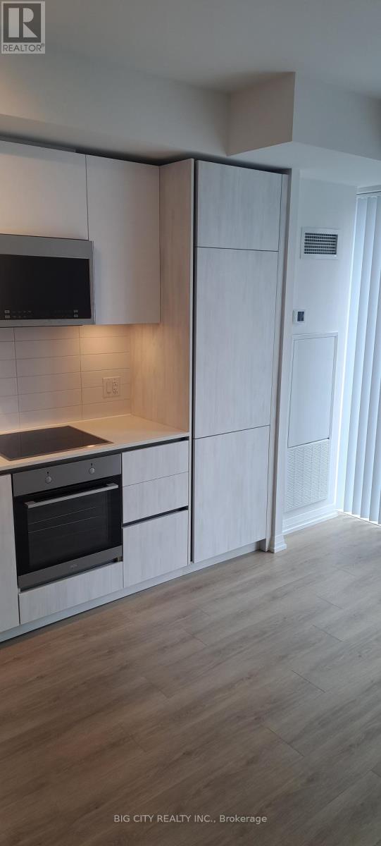 Photo 5 of 3008 8 Widmer Street, Toronto ON