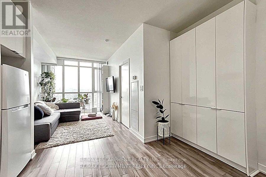 Photo 10 of 3701 15 Iceboat Terrace, Toronto ON