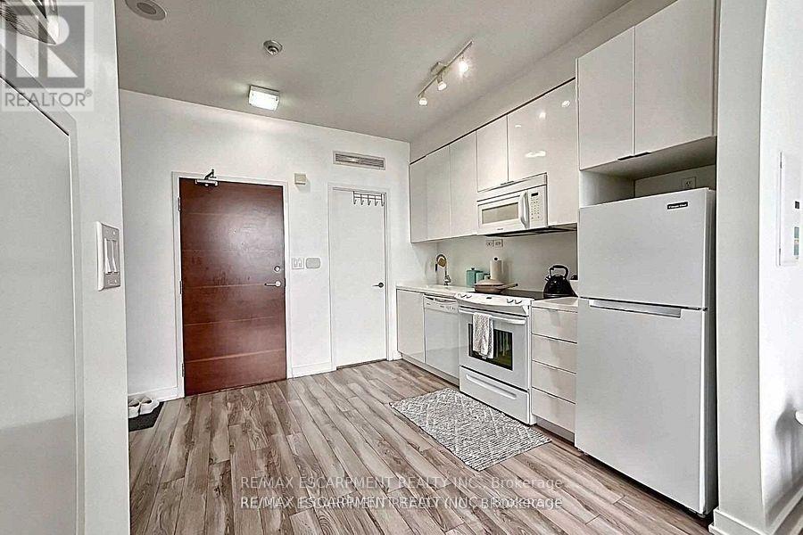 Photo 7 of 3701 15 Iceboat Terrace, Toronto ON