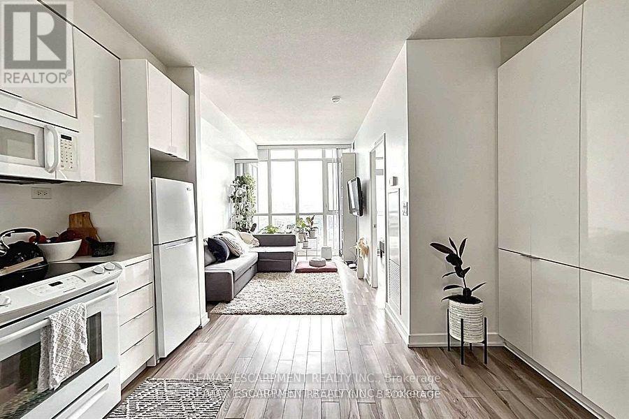 Photo 8 of 3701 15 Iceboat Terrace, Toronto ON