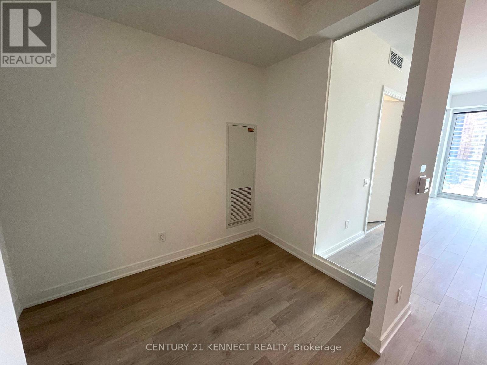 Photo 8 of 1211 3 Gloucester Street, Toronto ON