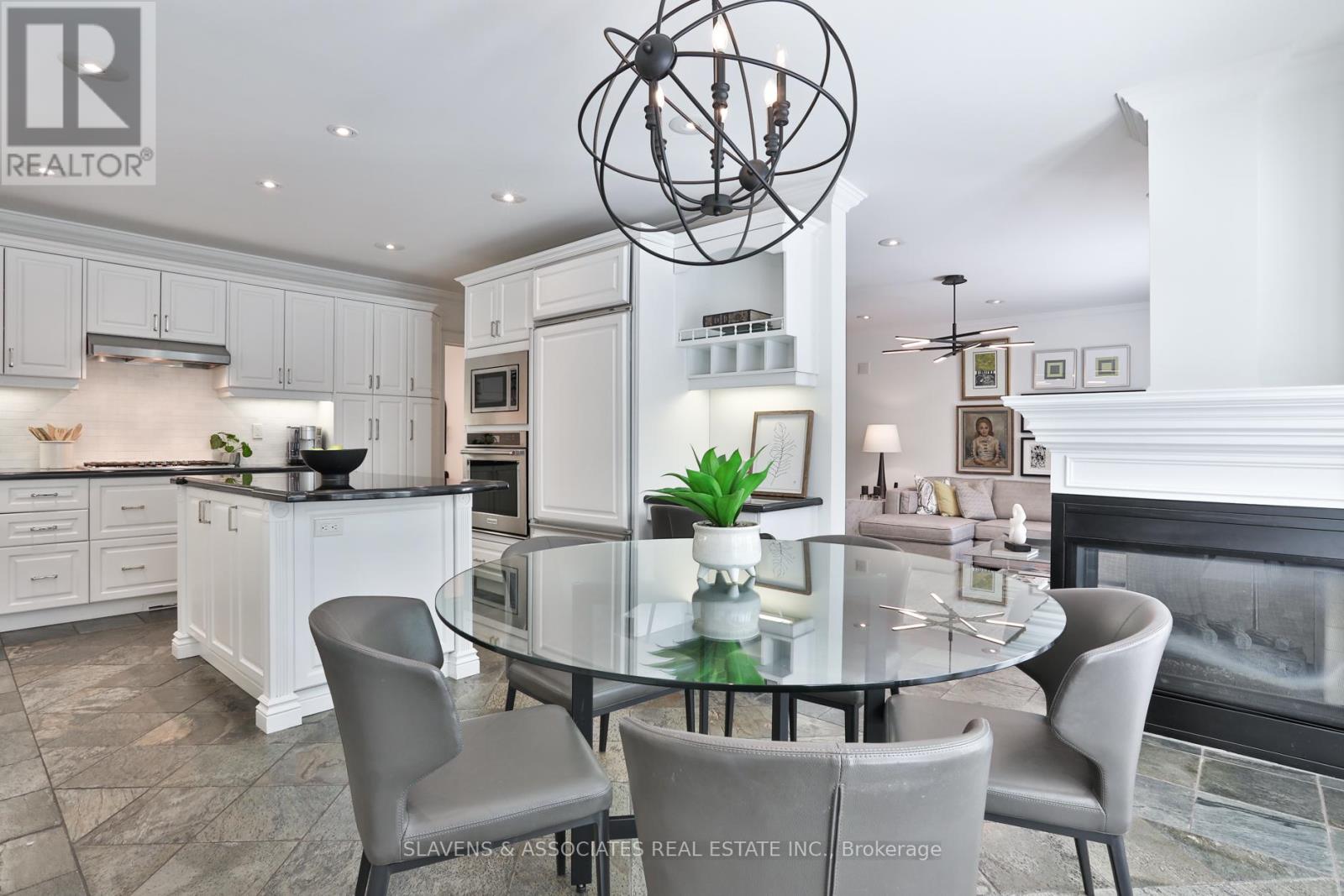Photo 11 of 523 Fairlawn Avenue, Toronto ON