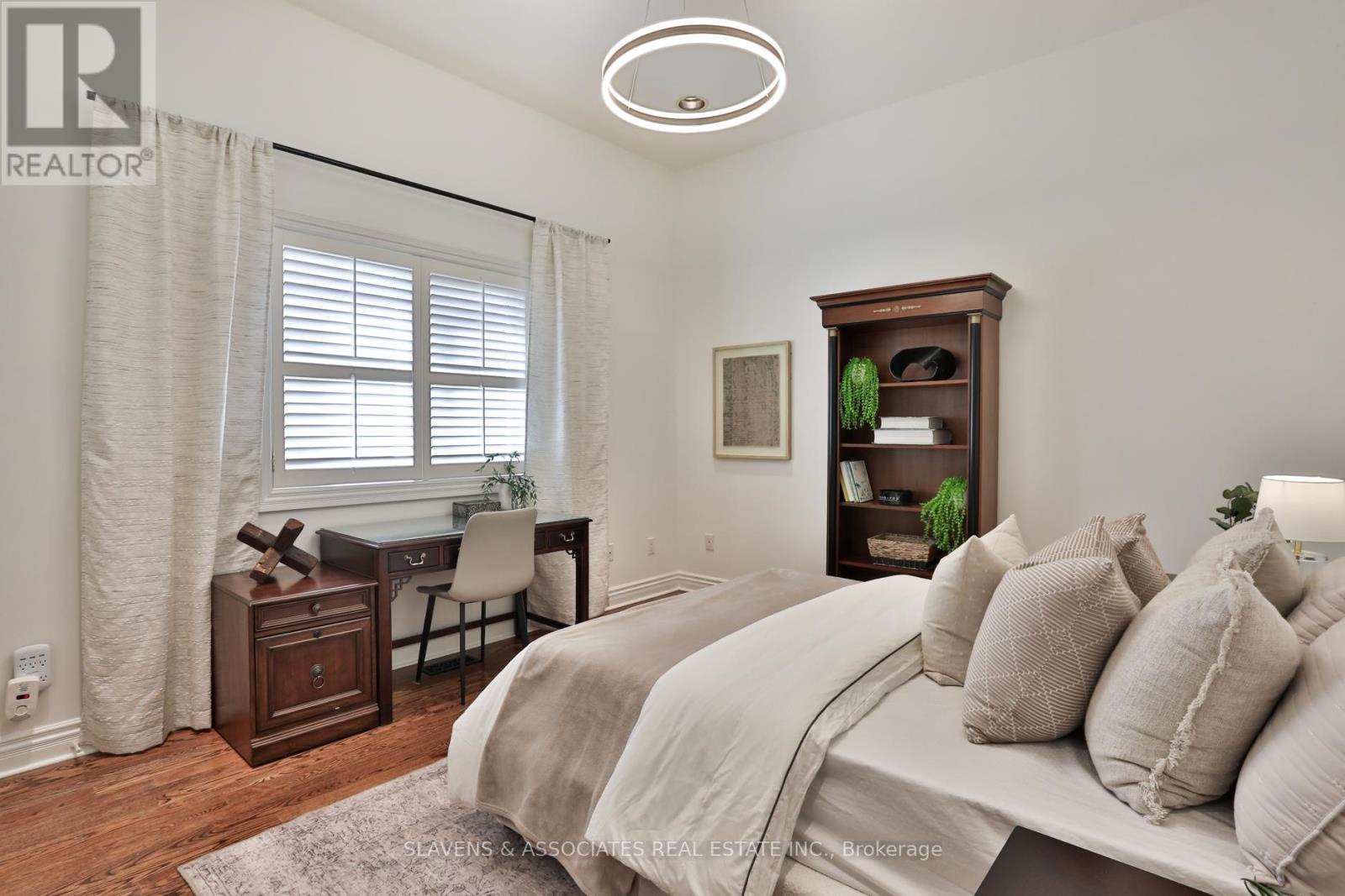 Photo 20 of 523 Fairlawn Avenue, Toronto ON