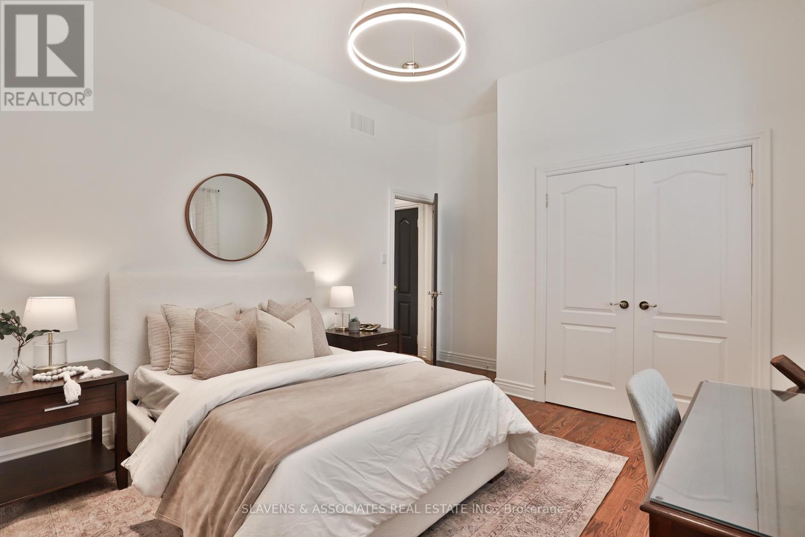 Photo 21 of 523 Fairlawn Avenue, Toronto ON