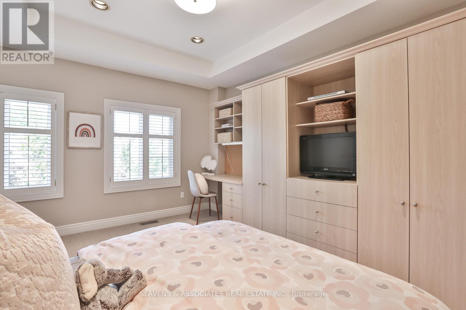 Photo 23 of 523 Fairlawn Avenue, Toronto ON