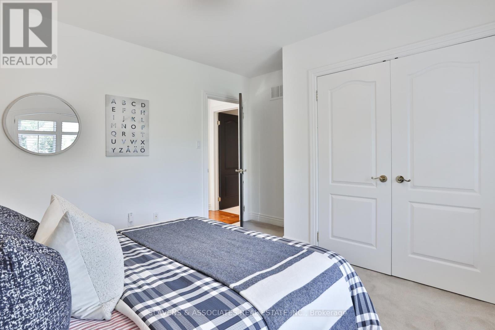 Photo 27 of 523 Fairlawn Avenue, Toronto ON