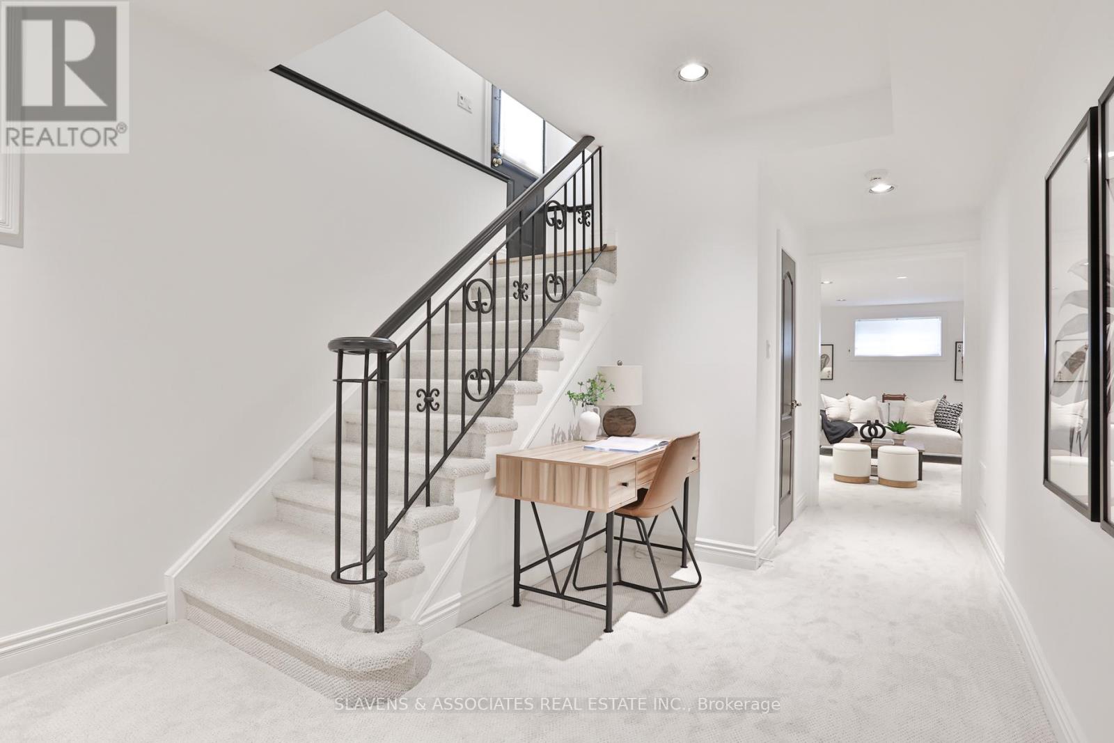 Photo 30 of 523 Fairlawn Avenue, Toronto ON