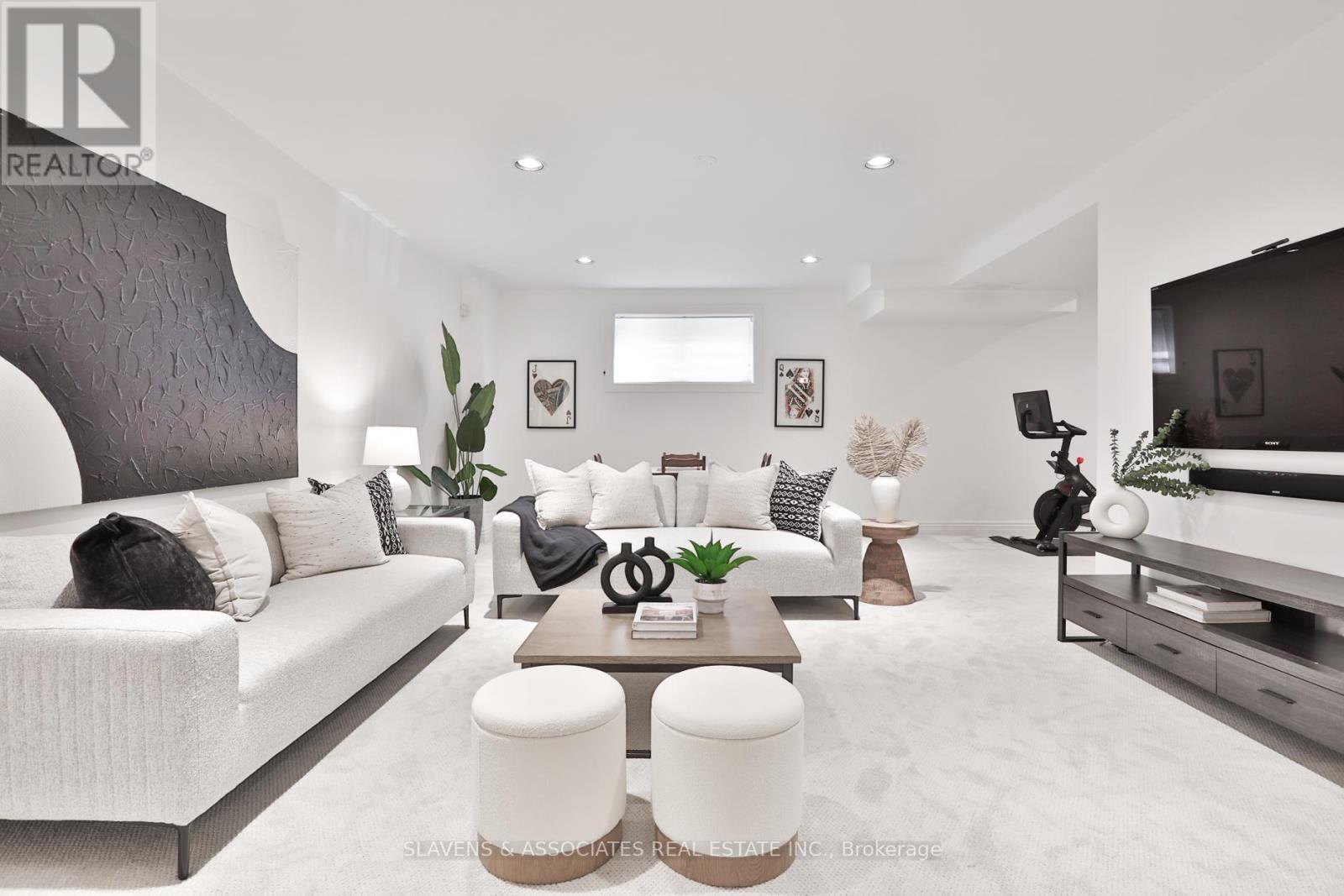 Photo 31 of 523 Fairlawn Avenue, Toronto ON