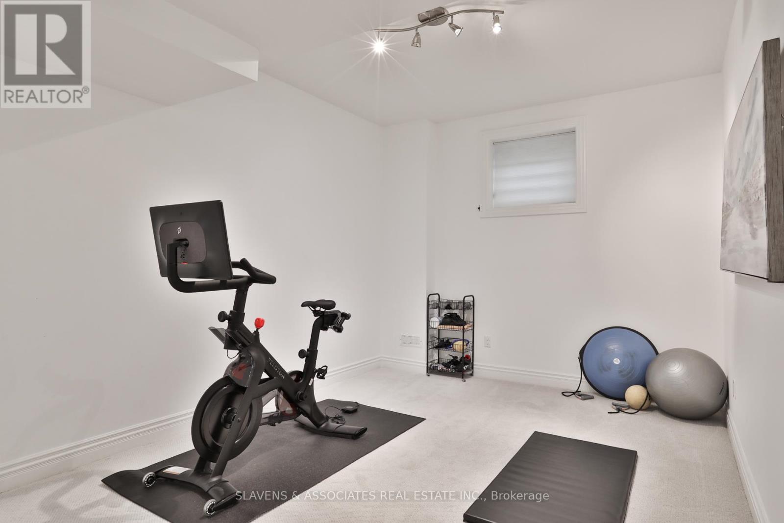 Photo 34 of 523 Fairlawn Avenue, Toronto ON