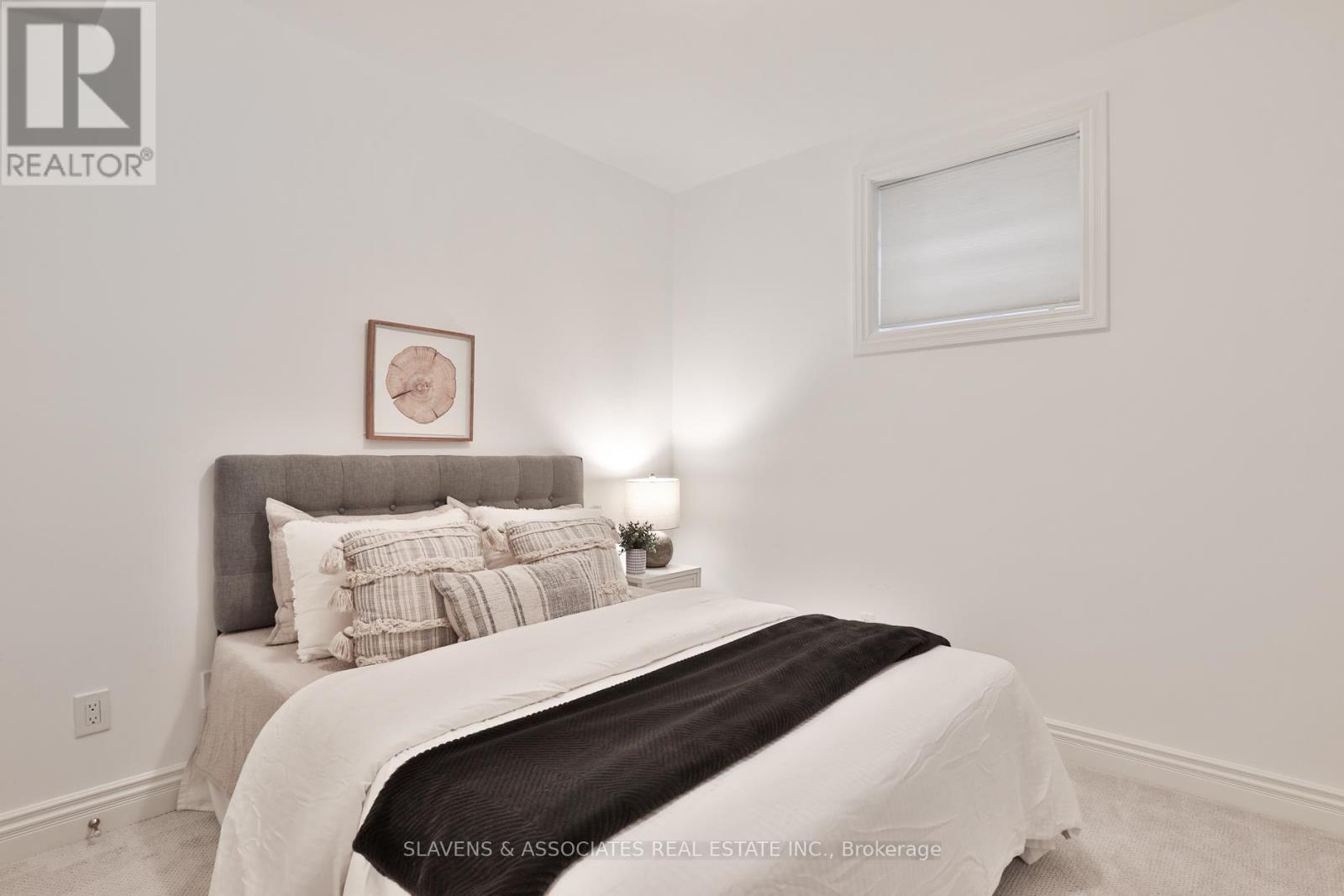 Photo 35 of 523 Fairlawn Avenue, Toronto ON
