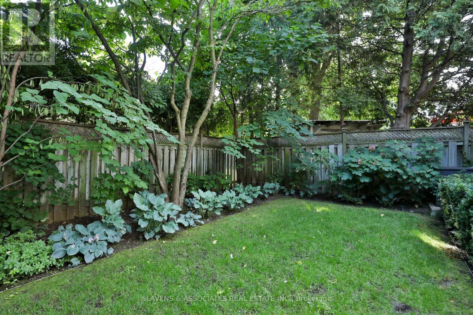 Photo 40 of 523 Fairlawn Avenue, Toronto ON