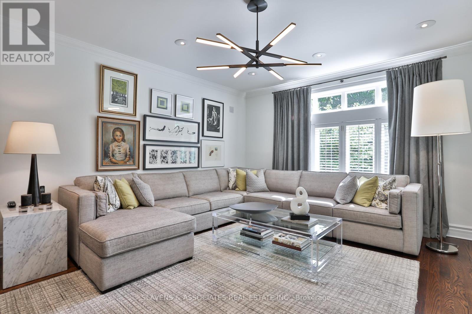 Photo 7 of 523 Fairlawn Avenue, Toronto ON