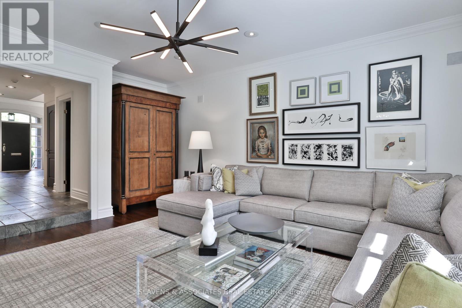 Photo 9 of 523 Fairlawn Avenue, Toronto ON