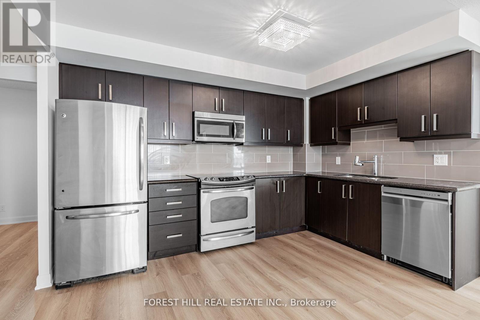 Photo 12 of 2315 17 Anndale Drive, Toronto ON