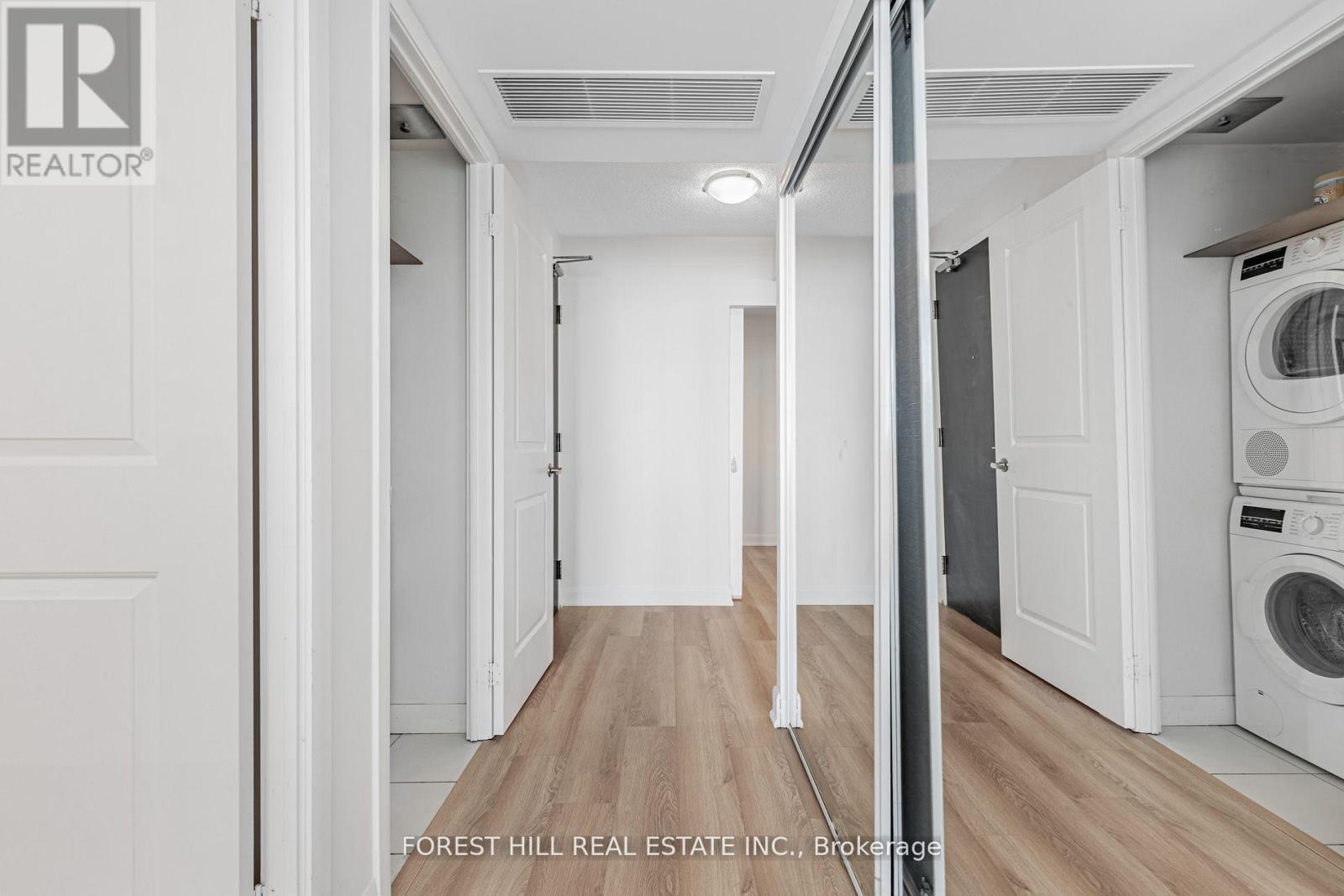 Photo 13 of 2315 17 Anndale Drive, Toronto ON