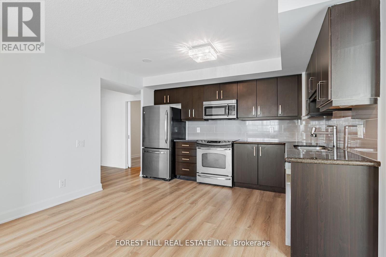Photo 14 of 2315 17 Anndale Drive, Toronto ON