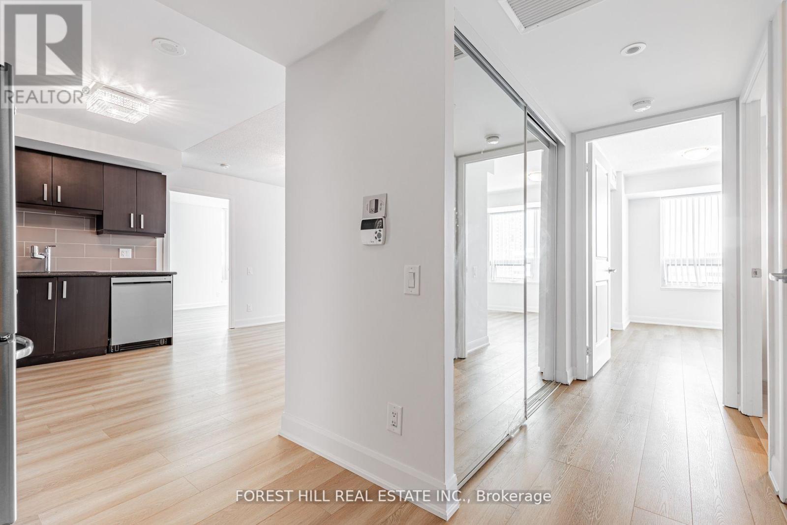 Photo 17 of 2315 17 Anndale Drive, Toronto ON