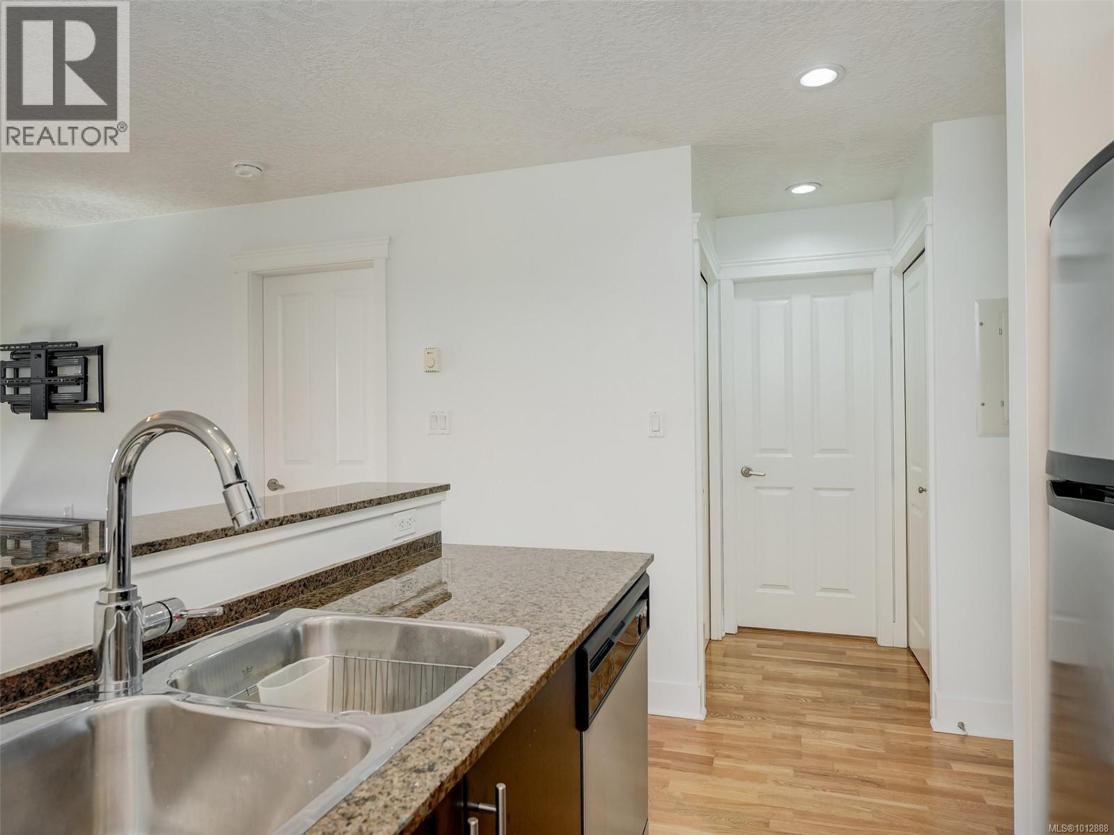 305 2717 Peatt Rd, Langford