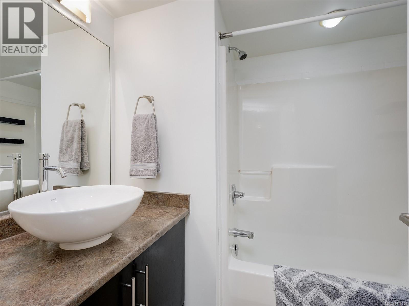 305 2717 Peatt Rd, Langford