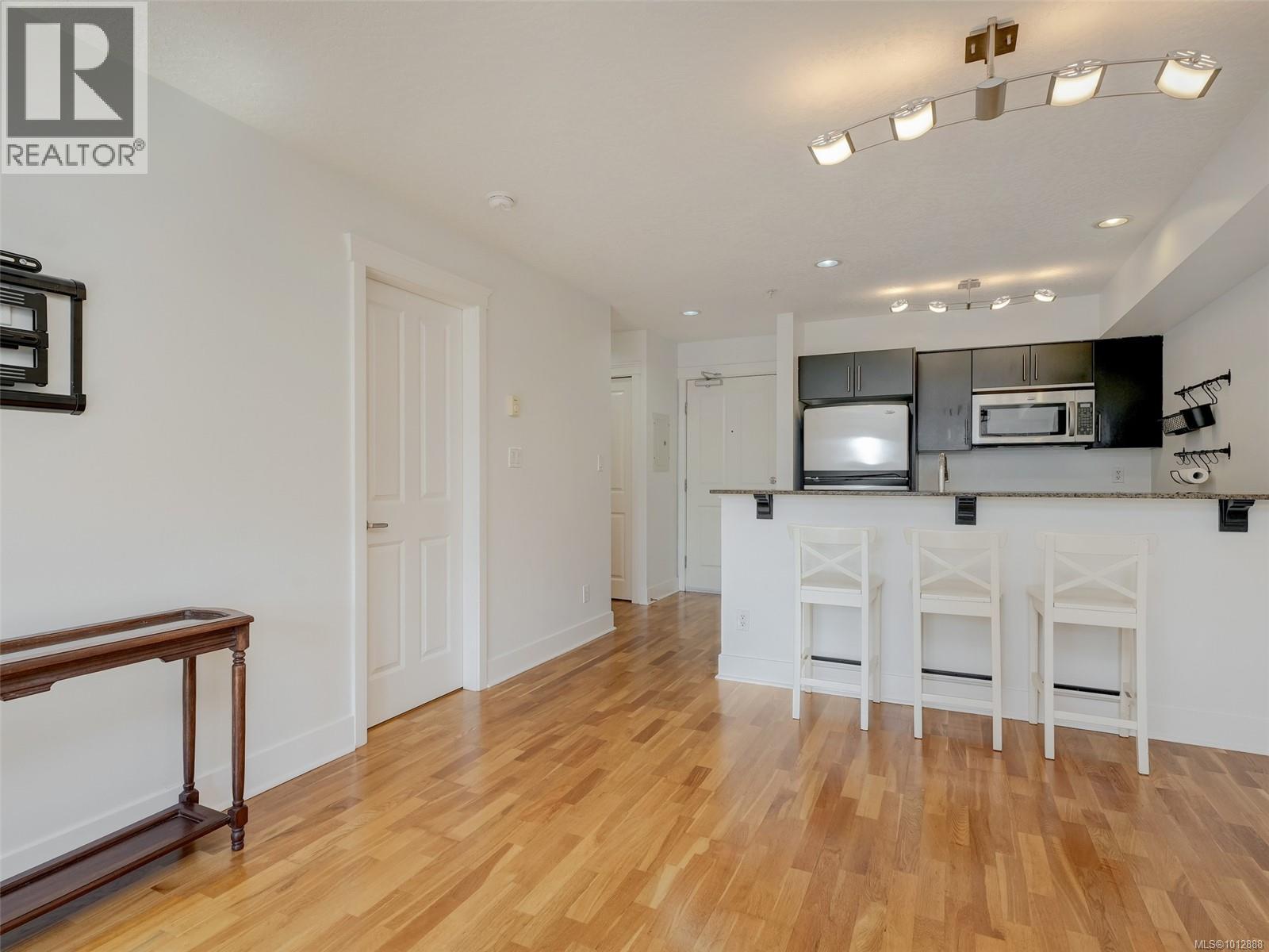 305 2717 Peatt Rd, Langford