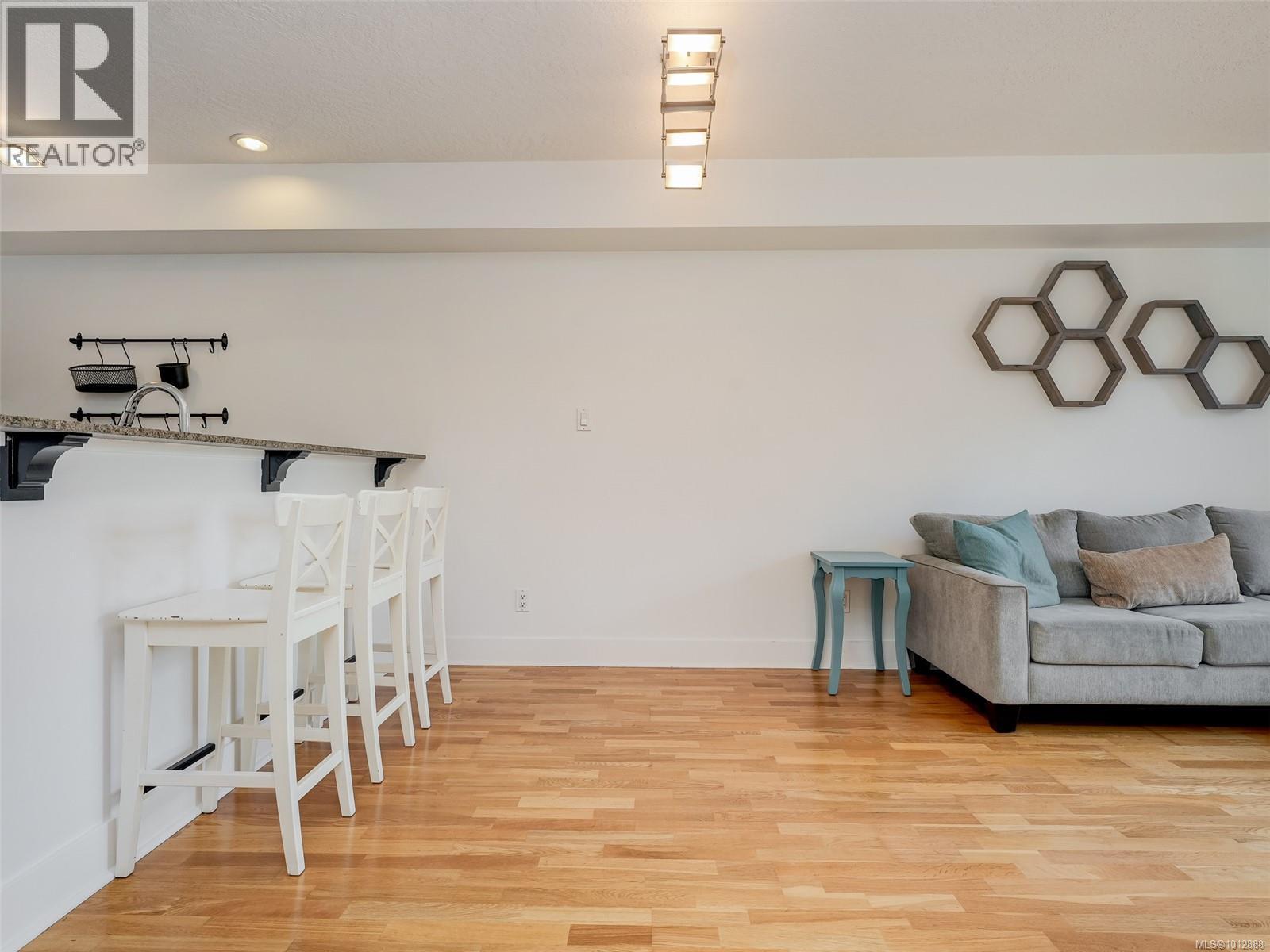 305 2717 Peatt Rd, Langford