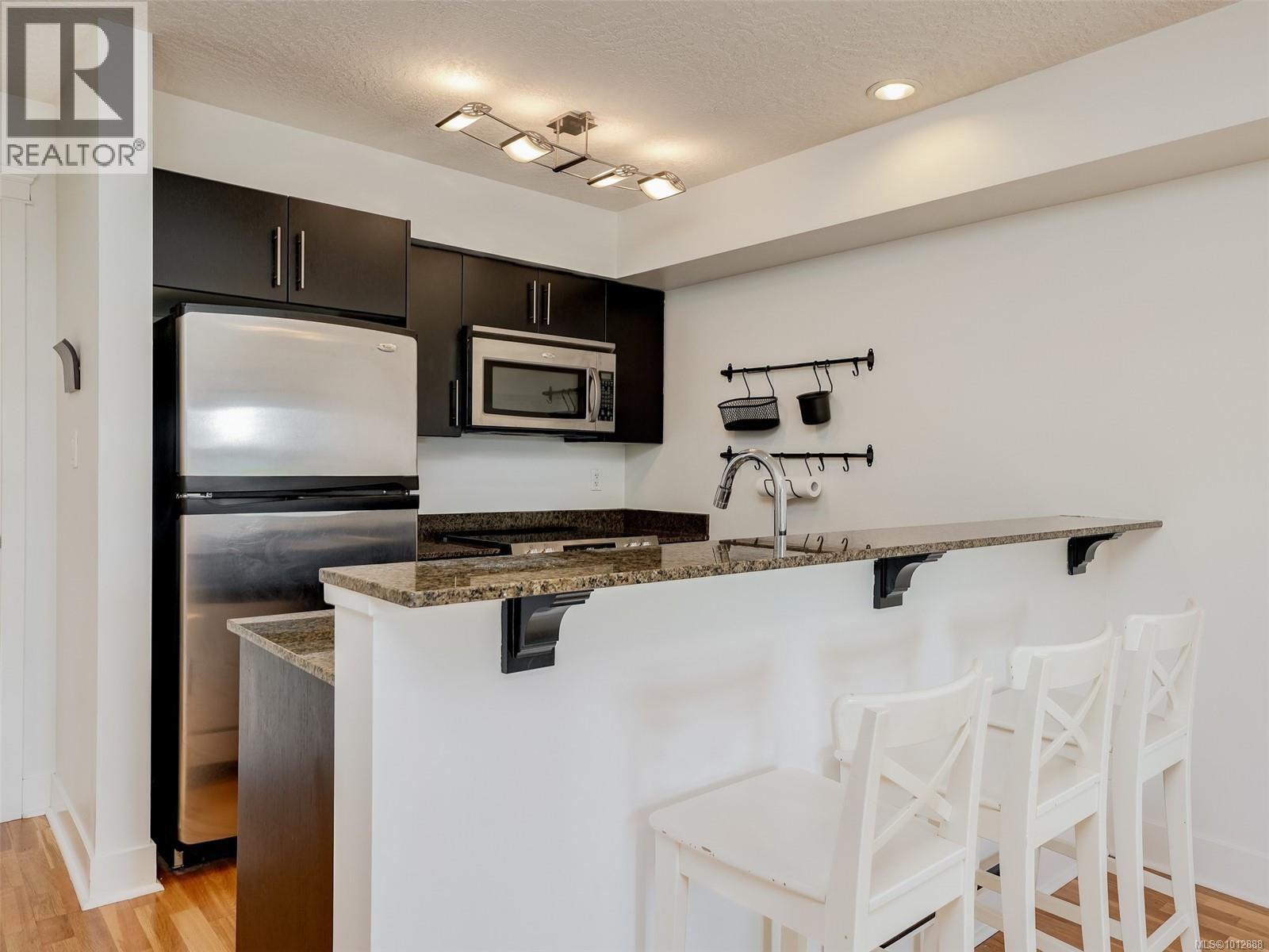 305 2717 Peatt Rd, Langford