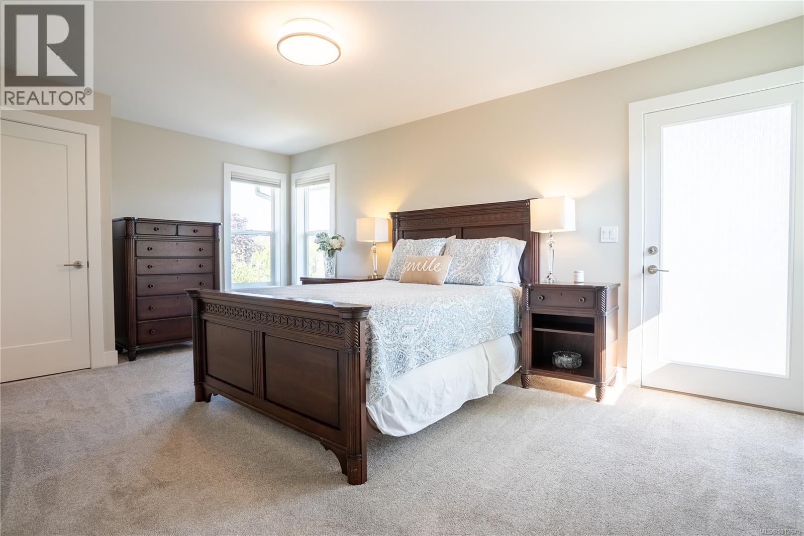 Photo 10 of 812 Mann Ave, Saanich BC
