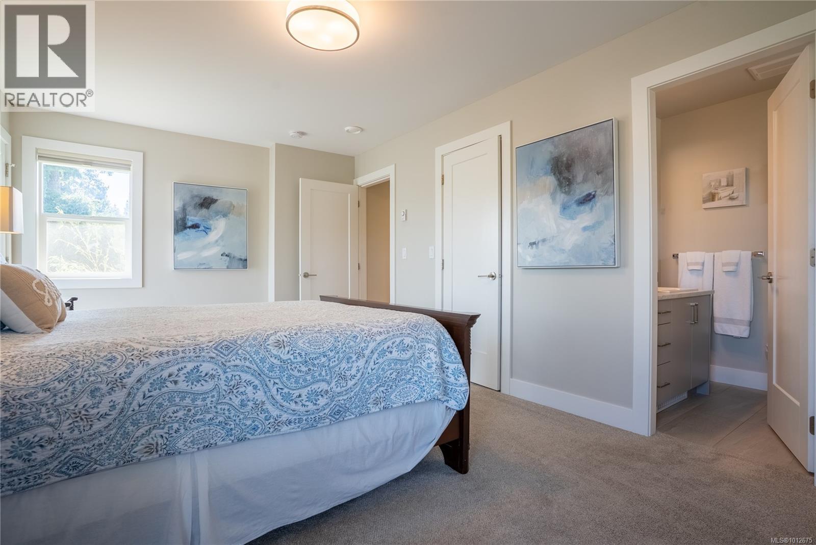 Photo 12 of 812 Mann Ave, Saanich BC