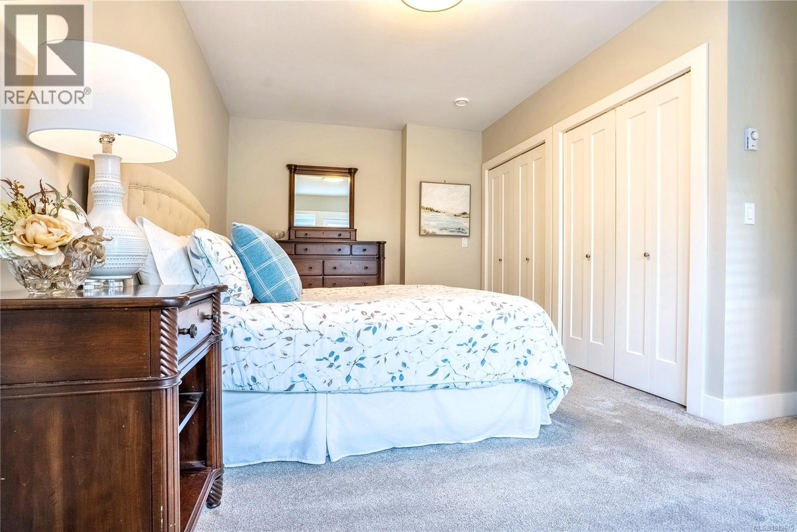 Photo 19 of 812 Mann Ave, Saanich BC