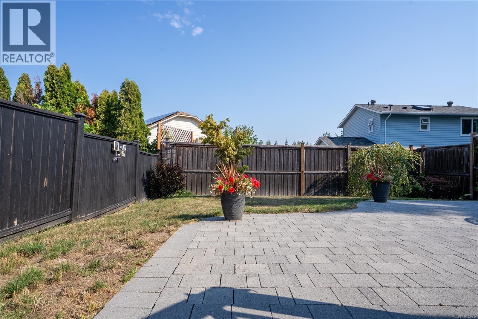 Photo 31 of 812 Mann Ave, Saanich BC