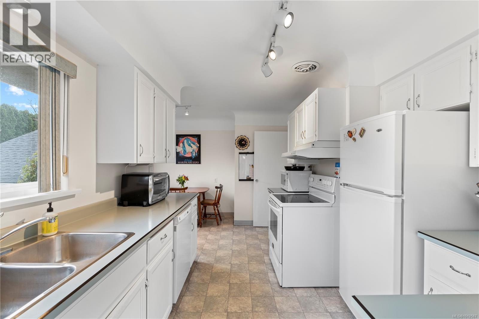 2830 Dunlevy St, Oak Bay
