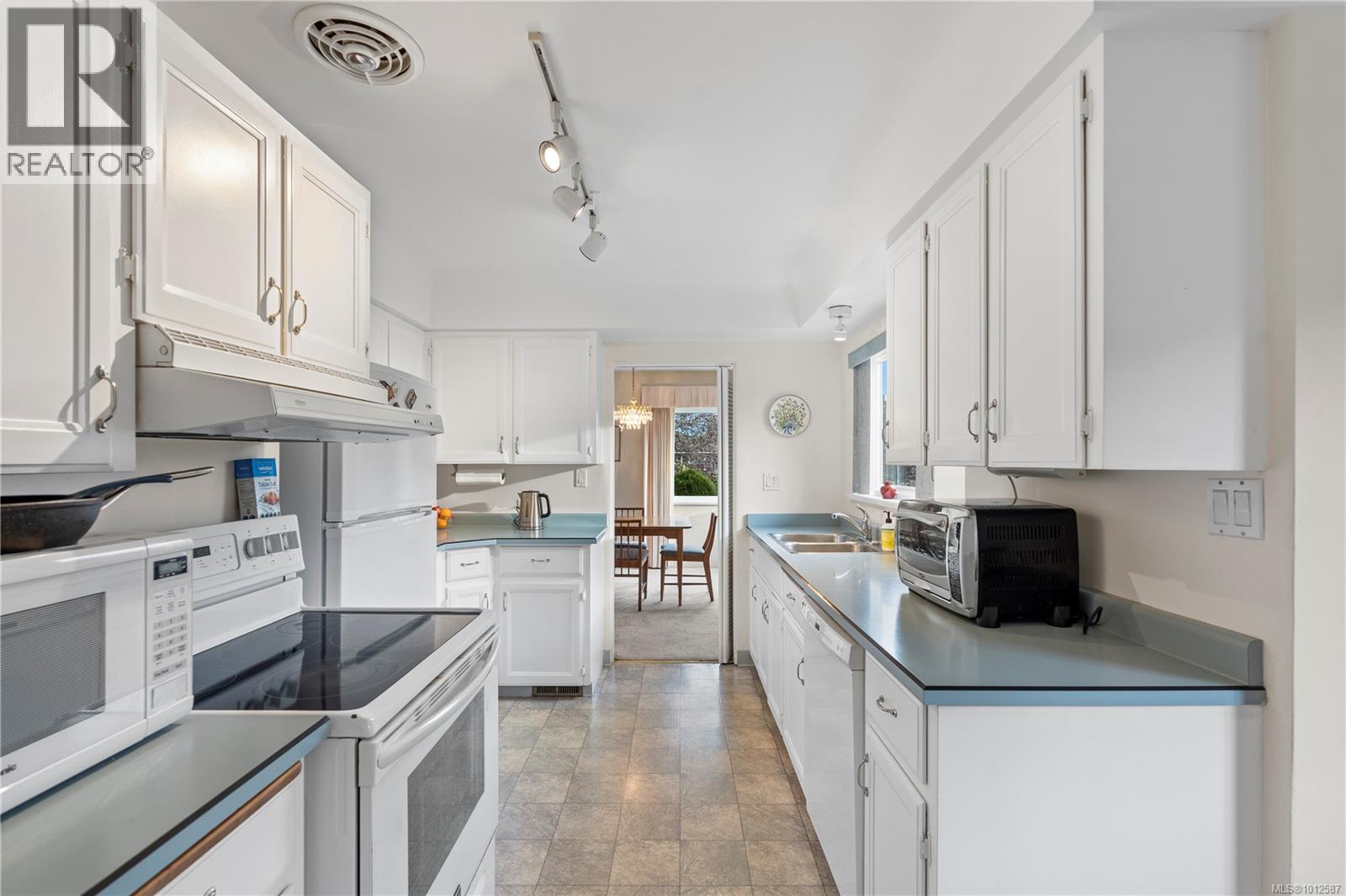 2830 Dunlevy St, Oak Bay