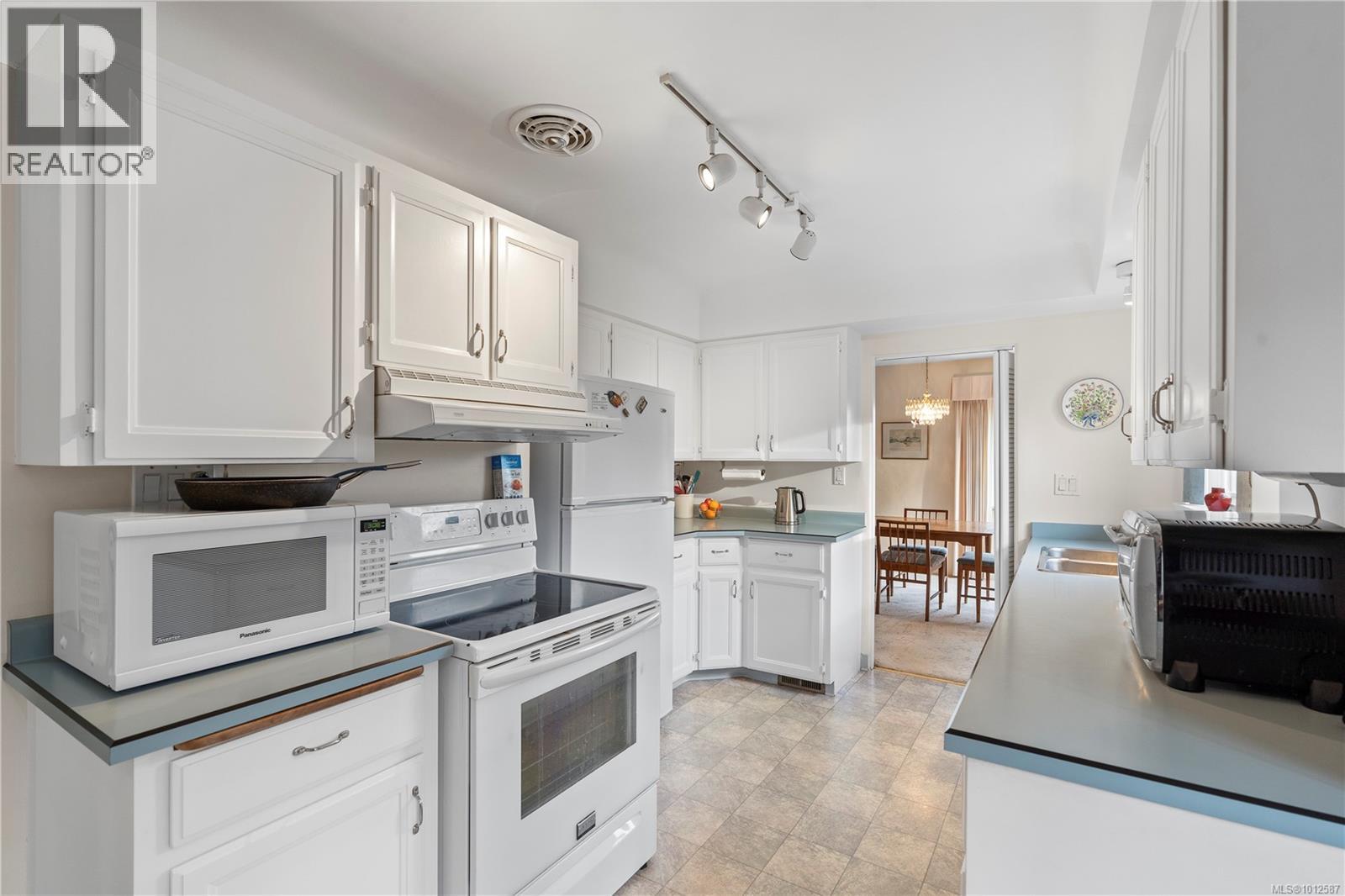 2830 Dunlevy St, Oak Bay