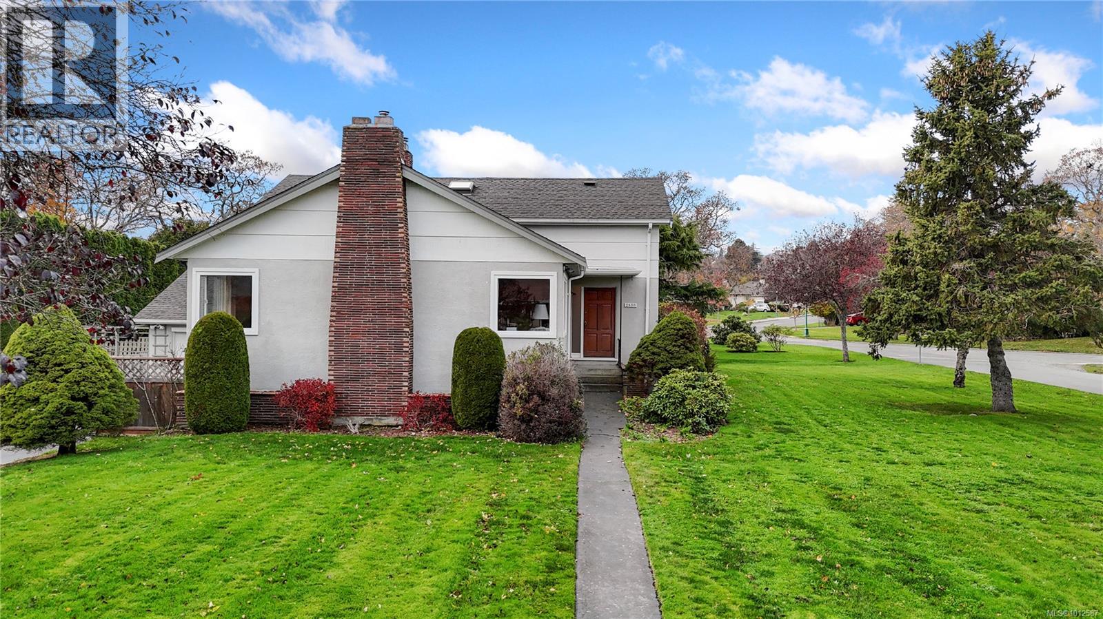2830 Dunlevy St, Oak Bay