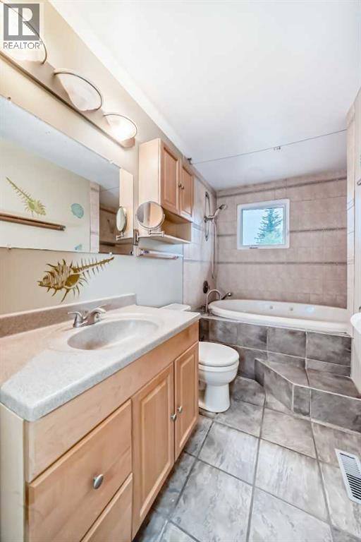 Photo 24 of 724 Pinecliff Road Ne, Calgary AB