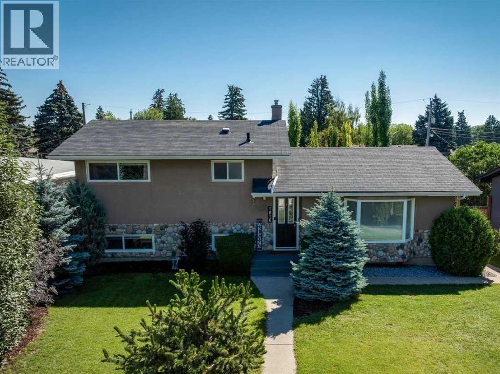 Photo 1 of 1816 Glasgow Drive Sw, Calgary AB