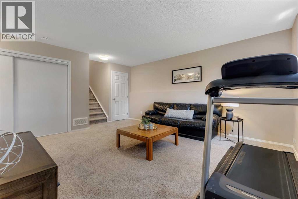 Photo 24 of 140 Sunlake Gardens Se, Calgary AB