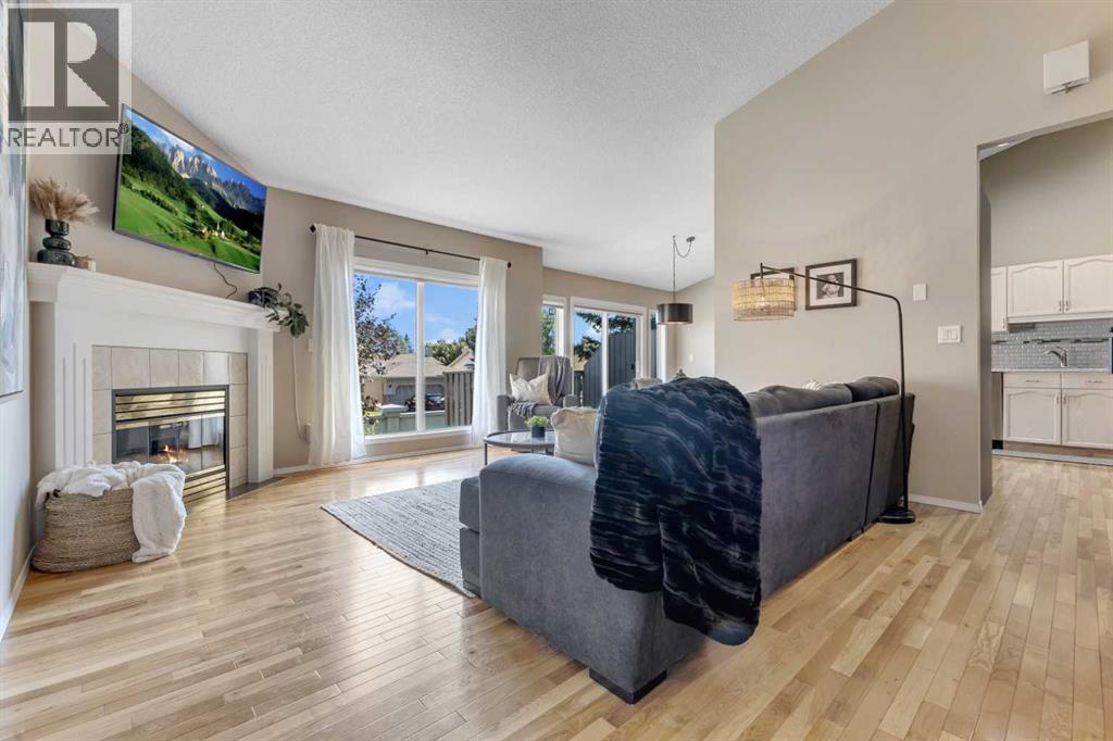 Photo 4 of 140 Sunlake Gardens Se, Calgary AB