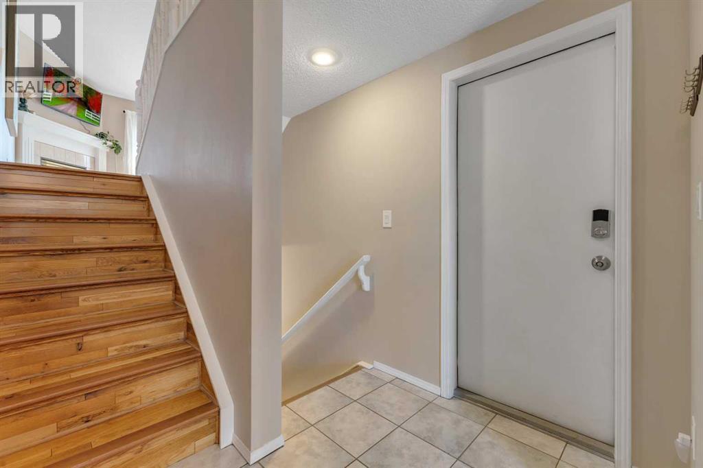Photo 22 of 140 Sunlake Gardens Se, Calgary AB