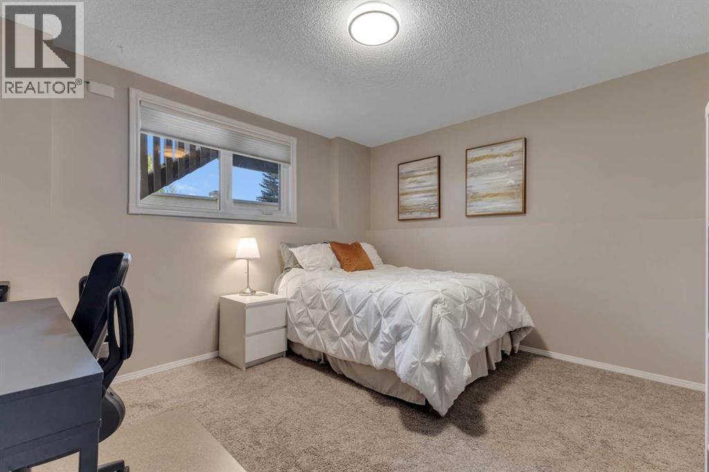 Photo 26 of 140 Sunlake Gardens Se, Calgary AB