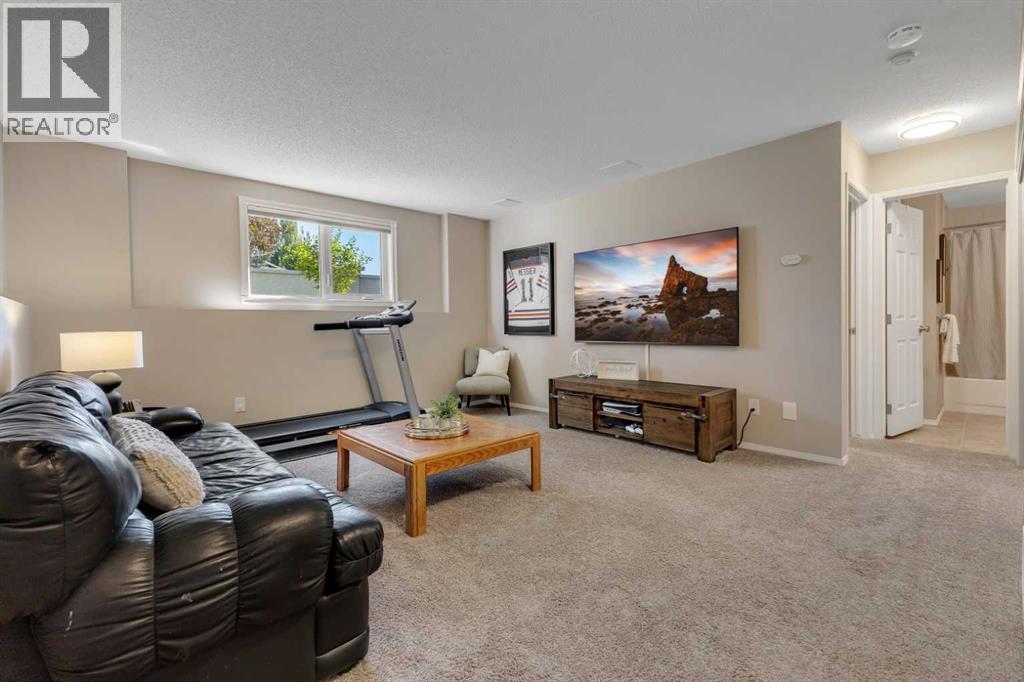Photo 23 of 140 Sunlake Gardens Se, Calgary AB