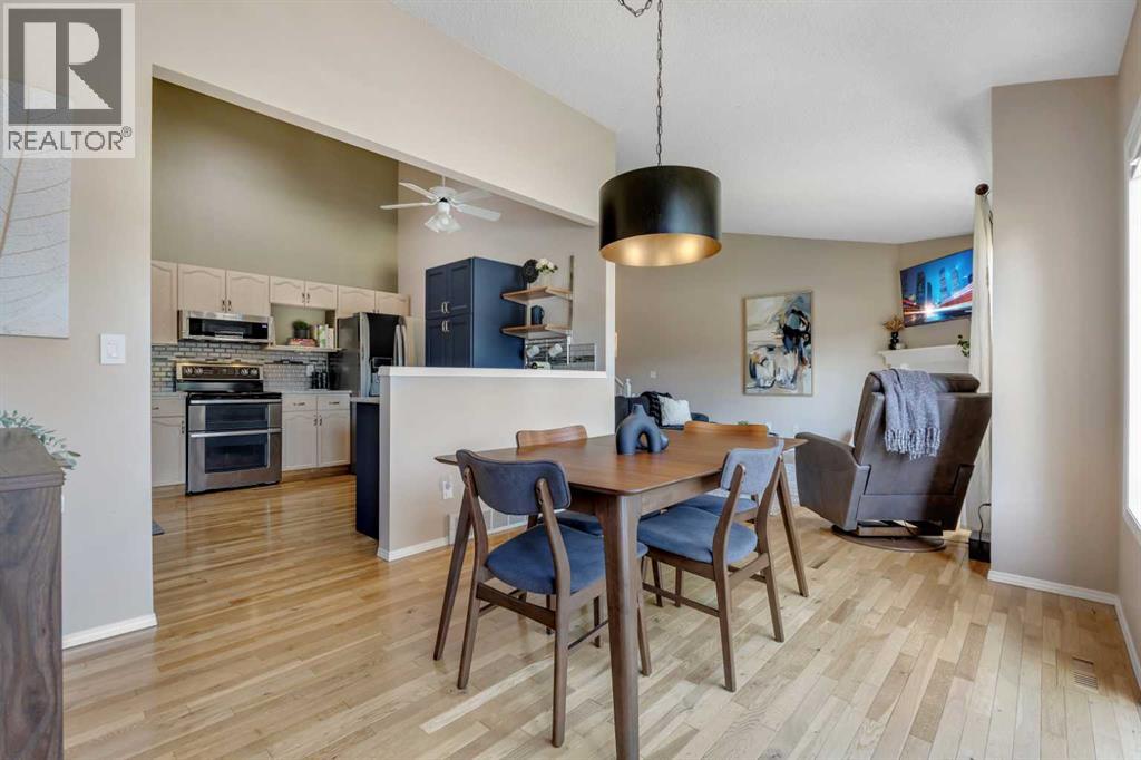 Photo 11 of 140 Sunlake Gardens Se, Calgary AB