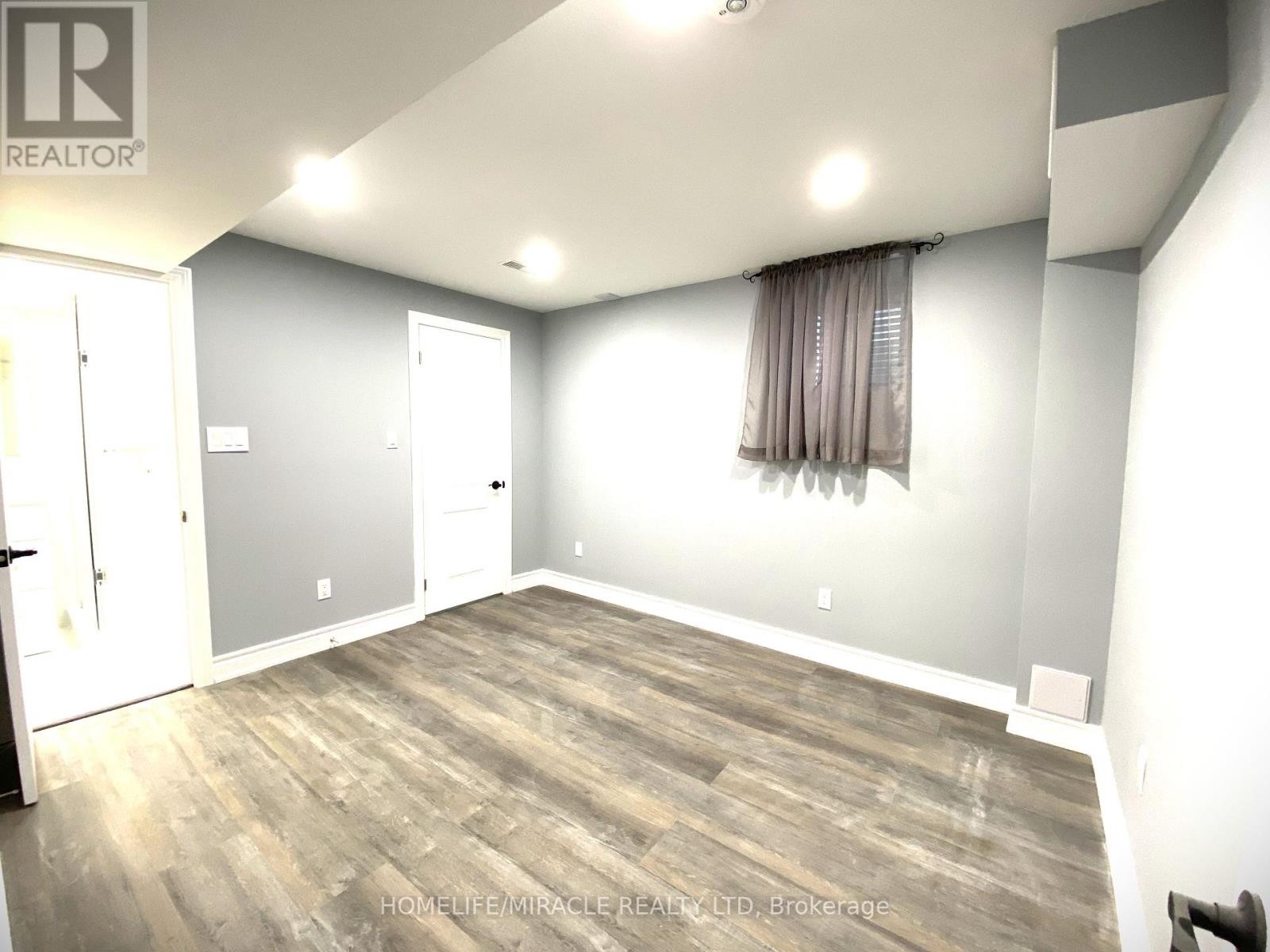 Photo 11 of 11 Berkshire Court, Whitby ON