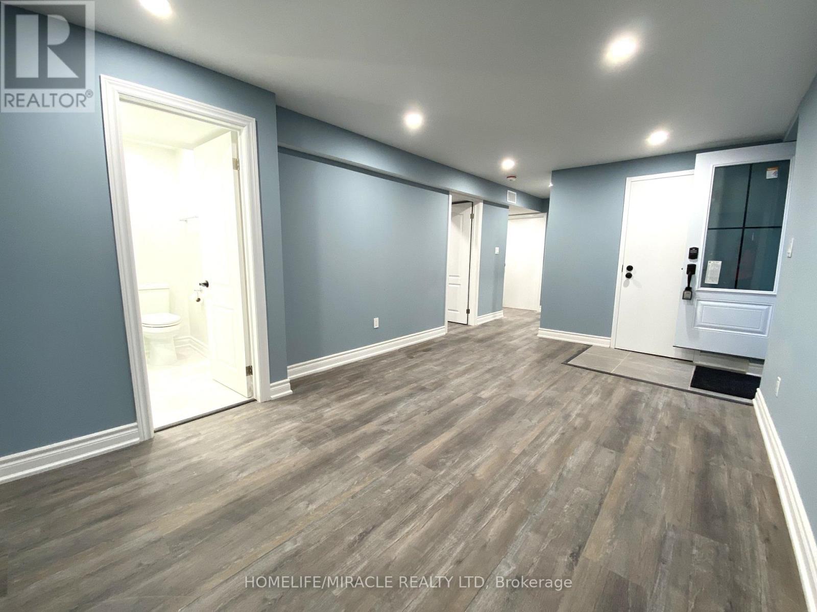 Photo 5 of 11 Berkshire Court, Whitby ON